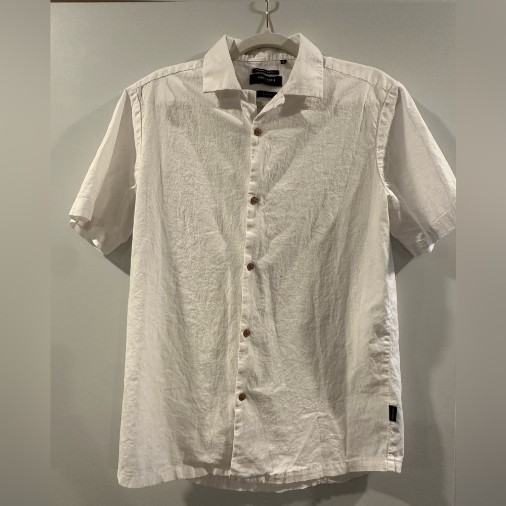 Kenneth Cole men’s linen short-sleeve button down.